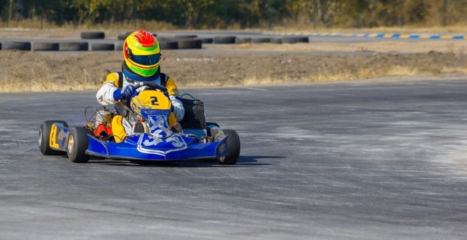 Women in motorsport in skiting car